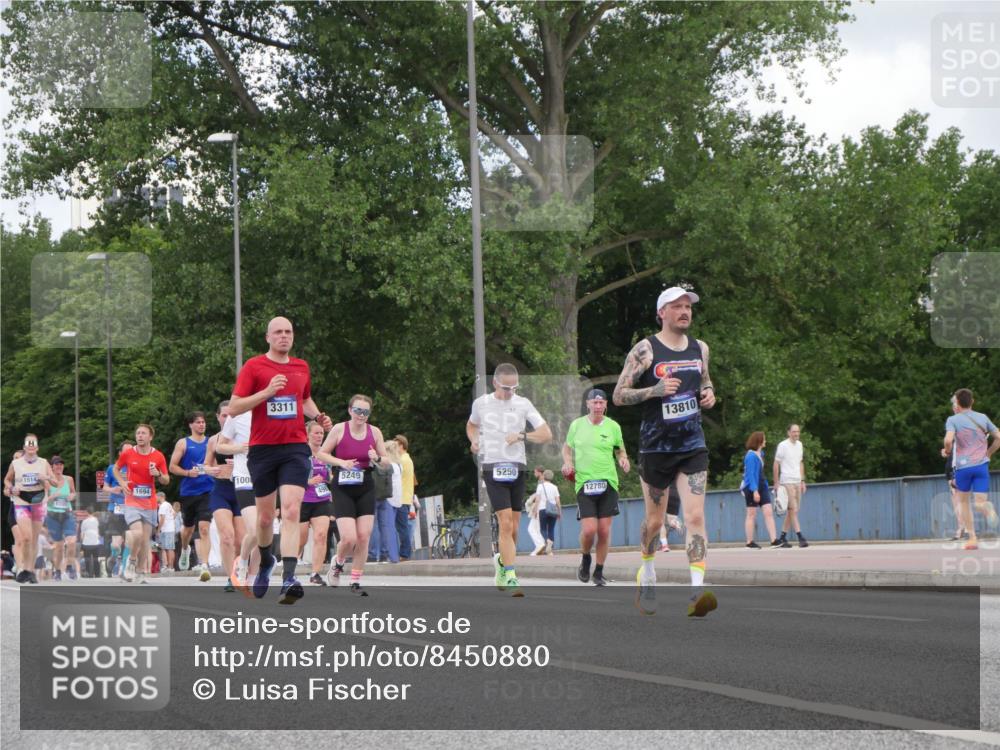 29.06.2025 - hella hamburg halbmarathon Luisa Fischer http://msf.ph/oto/8450880 29.06.2025 10:32:32 Kennedybrücke 1514, 1869, 1694, 3311, 5249, 100, 5250, 12780, 13810, 1518, 1694, 2699, 3311, 4362, 4395, 5249, 5250, 8560, 10068 meine-sportfotos.de