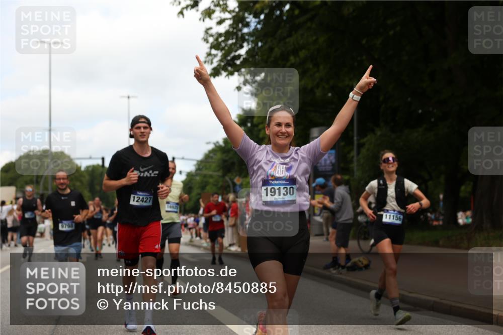 29.06.2025 - hella hamburg halbmarathon Yannick Fuchs http://msf.ph/oto/8450885 29.06.2025 11:13:46 20KM 1450, 1958, 2053, 2315, 2353, 2383, 2589, 3278, 4383, 4556, 5034, 5080, 5556, 5597, 5598, 5957, 6533, 7011, 7051, 7069, 7075, 7137, 7838, 8067, 8281, 8857, 9119, 9136, 9326, 9501, 9688, 9717, 9798, 10125, 10787, 11156, 11256, 11967, 12427, 12615, 12618, 12619, 12621, 13193, 13634, 13963, 14223, 14564, 14701, 14760, 15267, 15283, 15387, 15388, 15470, 15942, 16925, 16950, 17095, 17123, 17162, 17903, 19130 meine-sportfotos.de