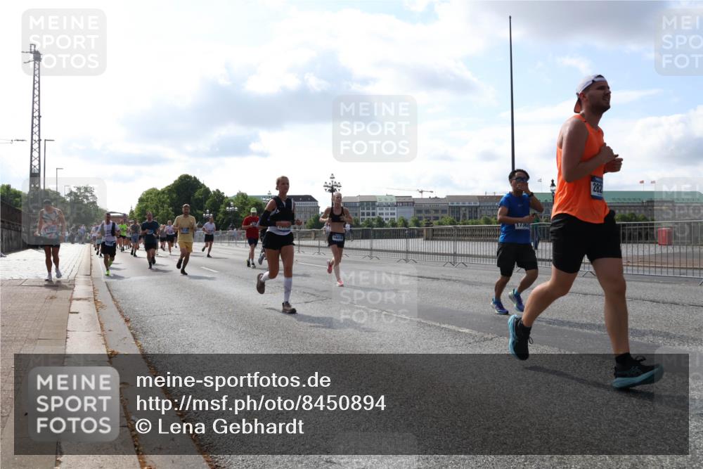 29.06.2025 - hella hamburg halbmarathon Lena Gebhardt http://msf.ph/oto/8450894 29.06.2025 09:53:57 Lombardsbrücke 14415, 282, 1098, 1119, 1413, 1424, 1476, 1892, 1902, 2270, 2516, 2823, 2890, 2937, 3004, 3146, 3186, 3414, 3785, 4140, 4183, 4185, 4235, 4237, 4247, 4270, 4310, 4949, 5115, 5362, 5460, 5528, 5532, 5650, 6071, 6198, 6282, 6309, 6388, 6575, 6831, 6903, 7167, 7385, 7448, 7480, 7734, 8023, 8269, 8743, 8928, 9030, 9043, 9105, 9463, 9482, 9619, 9626, 9633, 9723, 9965, 10529, 10792, 11077, 11848, 11936, 12084, 13009 meine-sportfotos.de
