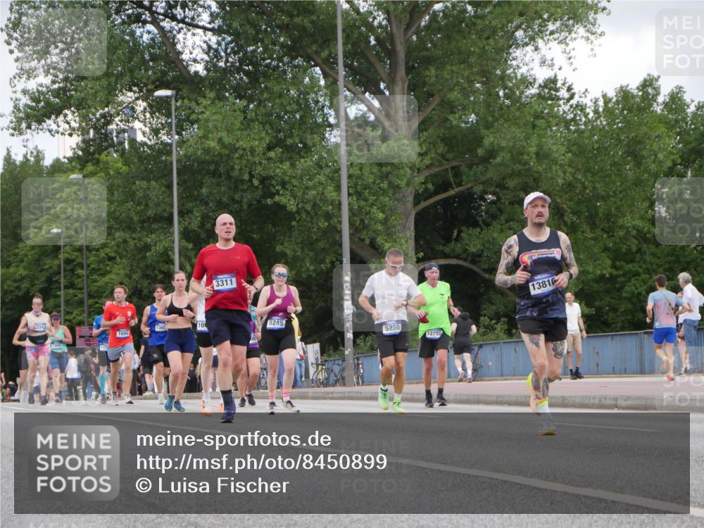 29.06.2025 - hella hamburg halbmarathon Luisa Fischer http://msf.ph/oto/8450899 29.06.2025 10:32:33 Kennedybrücke 3311, 5143, 10, 5249, 1303, 1694, 5250, 12780, 13810, 1518, 1694, 2699, 3311, 4362, 4395, 5249, 5250, 8560, 10068 meine-sportfotos.de