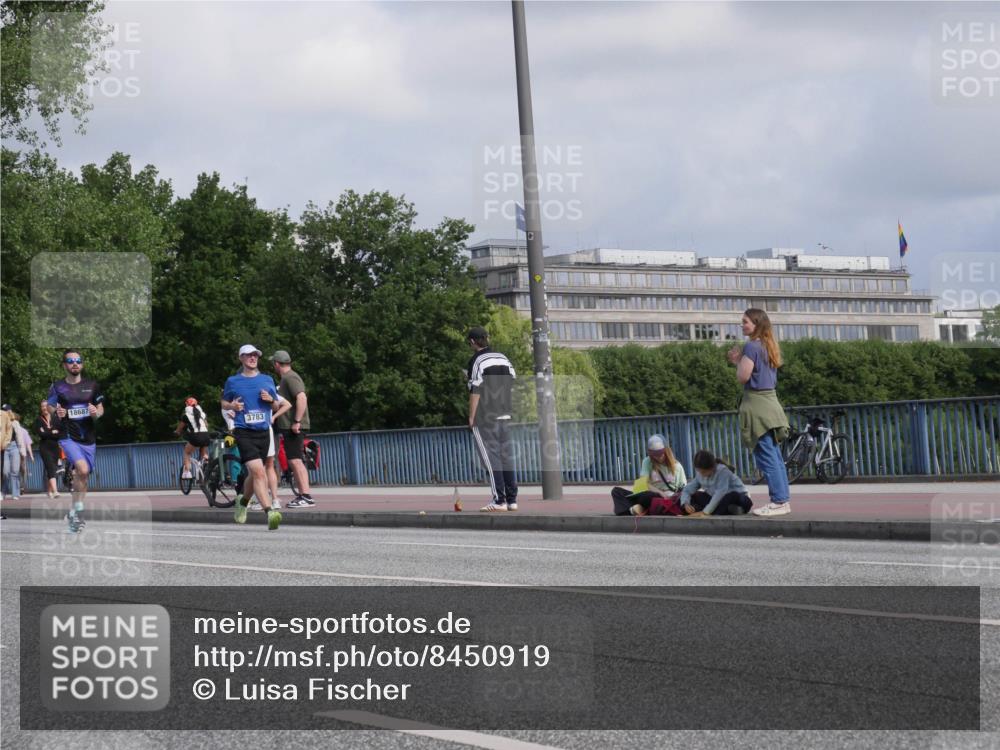 29.06.2025 - hella hamburg halbmarathon Luisa Fischer http://msf.ph/oto/8450919 29.06.2025 09:50:00 Kennedybrücke 18687, 3783, 2404, 3783 meine-sportfotos.de