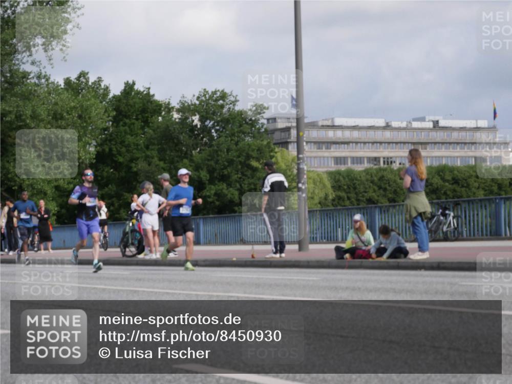 29.06.2025 - hella hamburg halbmarathon Luisa Fischer http://msf.ph/oto/8450930 29.06.2025 09:50:00 Kennedybrücke 2404, 3783 meine-sportfotos.de