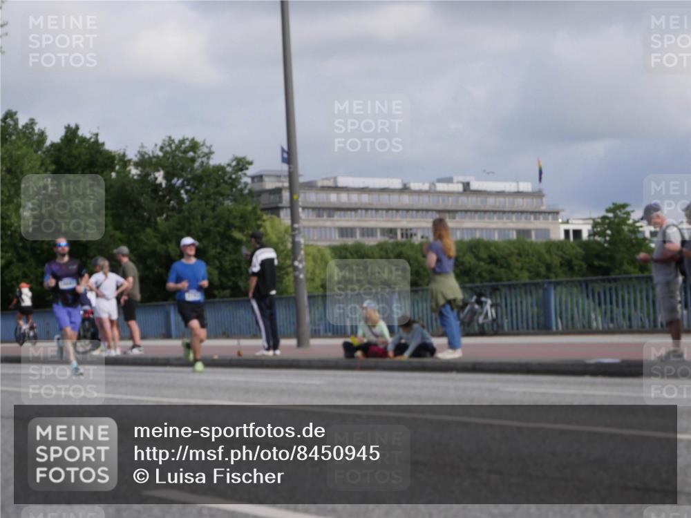 29.06.2025 - hella hamburg halbmarathon Luisa Fischer http://msf.ph/oto/8450945 29.06.2025 09:50:00 Kennedybrücke 2404, 3783 meine-sportfotos.de
