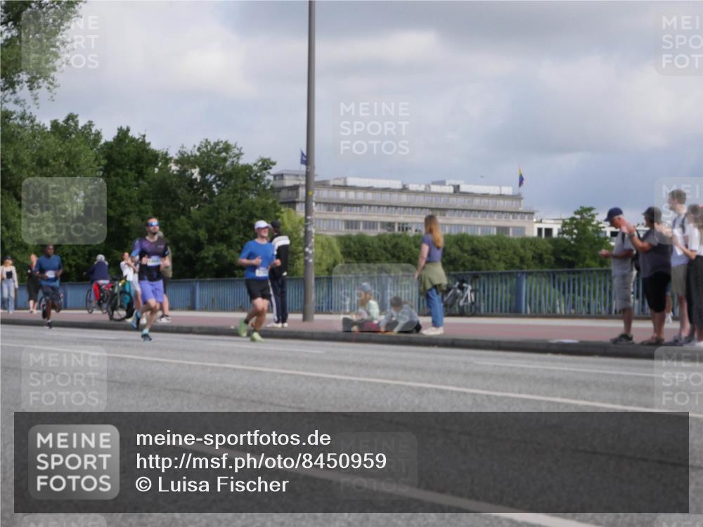 29.06.2025 - hella hamburg halbmarathon Luisa Fischer http://msf.ph/oto/8450959 29.06.2025 09:50:01 Kennedybrücke 2196, 2404, 3783 meine-sportfotos.de