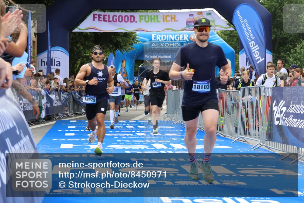 29.06.2025 - hella hamburg halbmarathon Strokosch-Dieckow http://msf.ph/oto/8450971 29.06.2025 10:37:52 Ziel 2196, 2404, 3480, 3530, 7229, 9171, 9643, 10793, 12915, 13148, 13900, 15303, 18103, 18276, 18277, 18529 meine-sportfotos.de