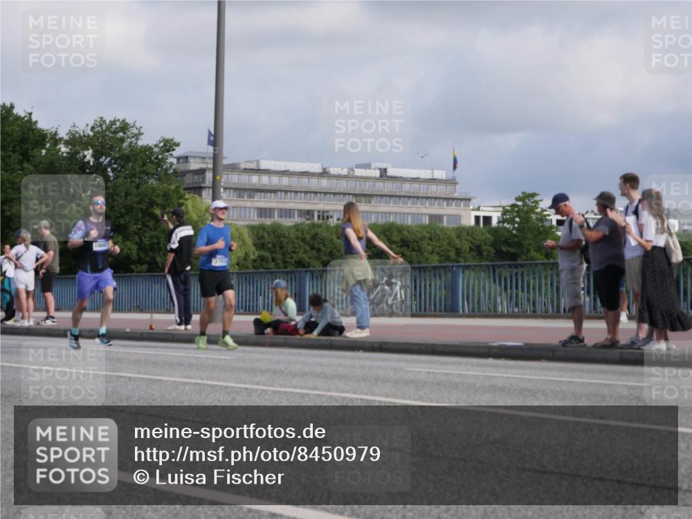 29.06.2025 - hella hamburg halbmarathon Luisa Fischer http://msf.ph/oto/8450979 29.06.2025 09:50:01 Kennedybrücke 13687, 3783, 2196, 2404, 3783 meine-sportfotos.de