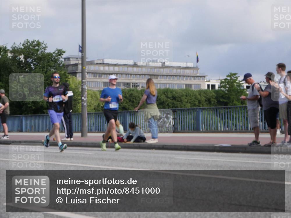 29.06.2025 - hella hamburg halbmarathon Luisa Fischer http://msf.ph/oto/8451000 29.06.2025 09:50:02 Kennedybrücke 14647, 3743, 2196, 2404, 3783, 4602 meine-sportfotos.de