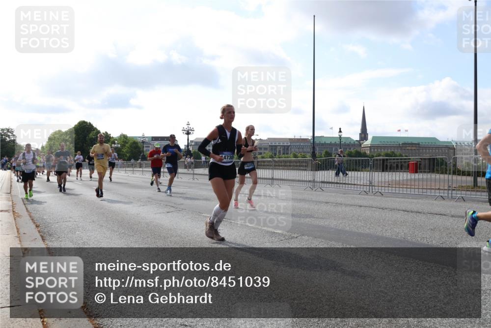 29.06.2025 - hella hamburg halbmarathon Lena Gebhardt http://msf.ph/oto/8451039 29.06.2025 09:53:58 Lombardsbrücke 528, 4730, 14415, 1098, 1119, 1399, 1413, 1424, 1476, 1892, 1902, 2270, 2516, 2823, 2890, 2937, 3004, 3186, 3414, 3477, 3785, 4140, 4183, 4185, 4235, 4237, 4247, 4270, 4949, 5115, 5362, 5460, 5528, 5532, 5650, 6071, 6198, 6282, 6309, 6388, 6575, 6831, 6903, 7167, 7297, 7385, 7448, 7480, 7734, 8023, 8269, 8743, 8928, 9030, 9043, 9105, 9463, 9482, 9619, 9626, 9633, 9723, 9965, 10529, 10792, 11077, 11848, 11936, 12084, 13009 meine-sportfotos.de