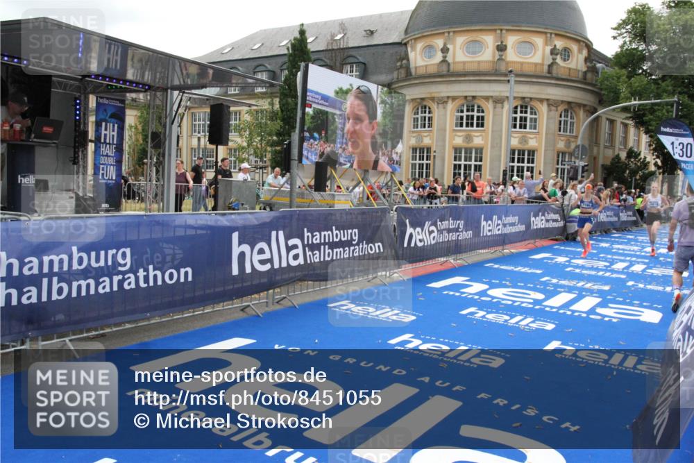 29.06.2025 - hella hamburg halbmarathon Michael Strokosch http://msf.ph/oto/8451055 29.06.2025 10:29:43 Ziel 6781, 7186, 16818, 18422, 18699, 19204 meine-sportfotos.de