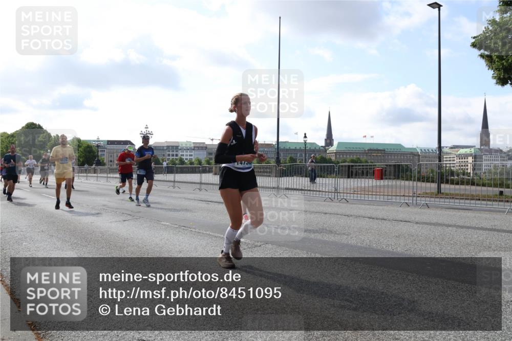 29.06.2025 - hella hamburg halbmarathon Lena Gebhardt http://msf.ph/oto/8451095 29.06.2025 09:53:58 Lombardsbrücke 5528, 19112, 1098, 1119, 1399, 1413, 1424, 1476, 1892, 1902, 2270, 2516, 2823, 2890, 2937, 3004, 3186, 3414, 3477, 3785, 4140, 4183, 4185, 4235, 4237, 4247, 4270, 4949, 5115, 5362, 5460, 5528, 5532, 5650, 6071, 6198, 6282, 6309, 6388, 6575, 6831, 6903, 7167, 7297, 7385, 7448, 7480, 7734, 8023, 8269, 8743, 8928, 9030, 9043, 9105, 9463, 9482, 9619, 9626, 9633, 9723, 9965, 10529, 10792, 11077, 11848, 11936, 12084, 13009 meine-sportfotos.de