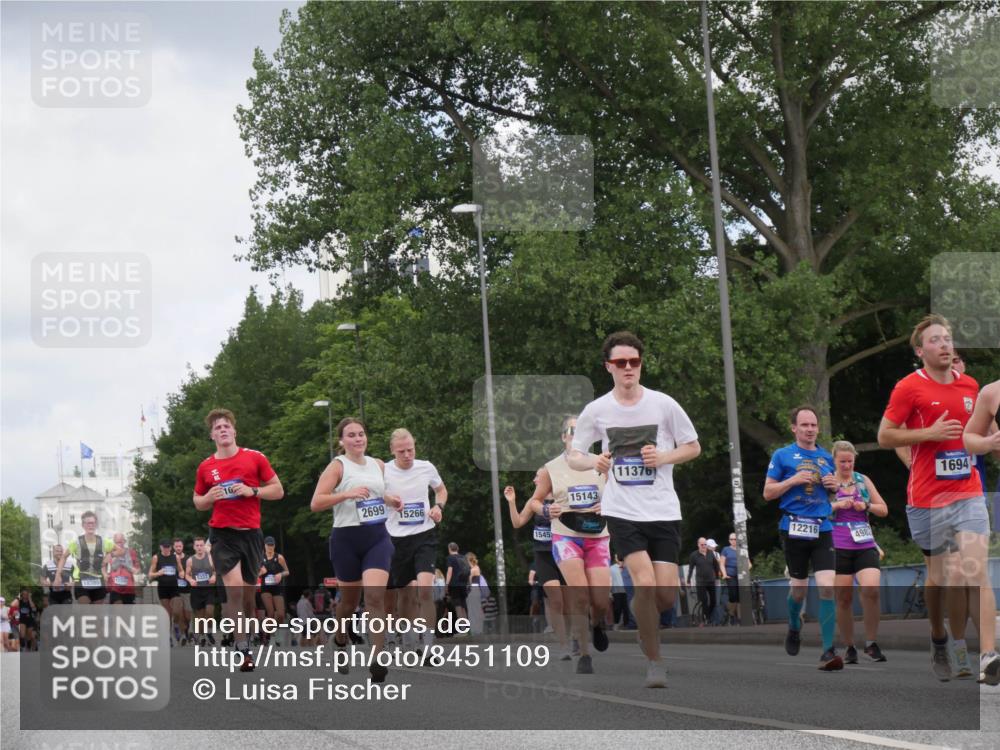 29.06.2025 - hella hamburg halbmarathon Luisa Fischer http://msf.ph/oto/8451109 29.06.2025 10:32:39 Kennedybrücke 16, 2699, 15266, 1545, 15143, 11376, 12216, 4982, 1694, 1694, 2699, 3311, 4700, 5063, 5249, 5250, 8388, 10068 meine-sportfotos.de