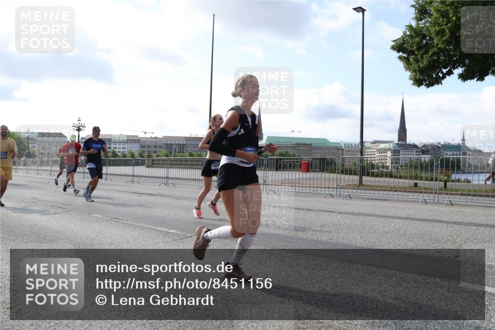 29.06.2025 - hella hamburg halbmarathon Lena Gebhardt http://msf.ph/oto/8451156 29.06.2025 09:53:58 Lombardsbrücke 528, 19112, 1441, 1098, 1119, 1399, 1413, 1424, 1476, 1892, 1902, 2270, 2516, 2823, 2890, 2937, 3004, 3186, 3414, 3477, 3785, 4140, 4183, 4185, 4235, 4237, 4247, 4270, 4949, 5115, 5362, 5460, 5528, 5532, 5650, 6071, 6198, 6282, 6309, 6388, 6575, 6831, 6903, 7167, 7297, 7385, 7448, 7480, 7734, 8023, 8269, 8743, 8928, 9030, 9043, 9105, 9463, 9482, 9619, 9626, 9633, 9723, 9965, 10529, 10792, 11077, 11848, 11936, 12084, 13009 meine-sportfotos.de