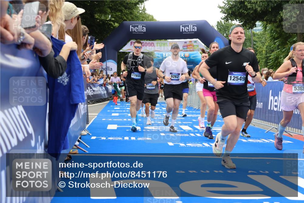 29.06.2025 - hella hamburg halbmarathon Strokosch-Dieckow http://msf.ph/oto/8451176 29.06.2025 10:48:24 Ziel 1537, 3747, 5129, 5362, 5528, 6081, 6923, 7367, 8216, 9262, 9770, 10000, 10860, 11451, 11467, 12149, 12549, 12690, 12840, 13962, 14033, 14990, 15735, 15808, 15917, 17395, 17745, 17855, 17982, 18251, 18790, 18923 meine-sportfotos.de