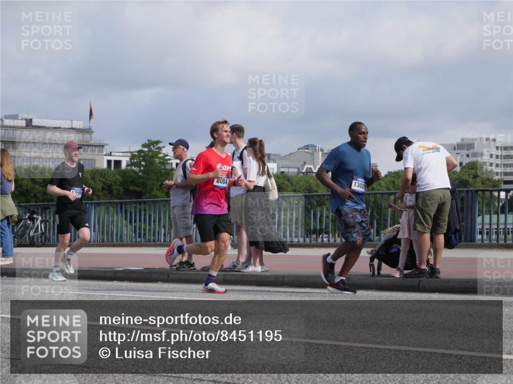 29.06.2025 - hella hamburg halbmarathon Luisa Fischer http://msf.ph/oto/8451195 29.06.2025 09:50:07 Kennedybrücke 299, 8084, 13029, 1562, 2196, 3783, 4602, 5092, 5923, 8901 meine-sportfotos.de