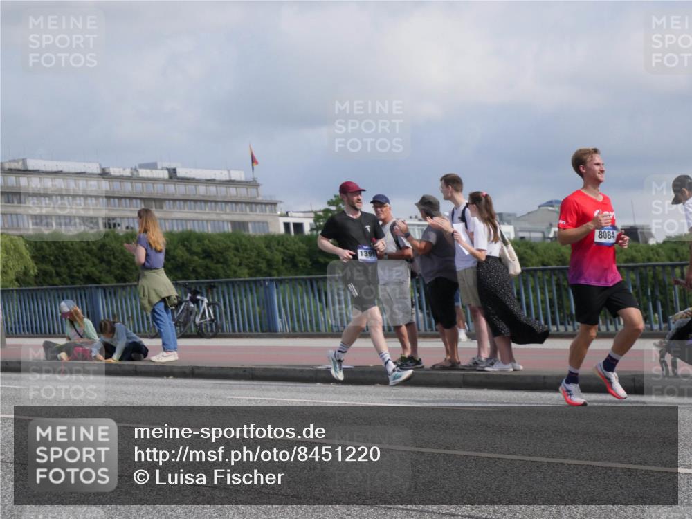 29.06.2025 - hella hamburg halbmarathon Luisa Fischer http://msf.ph/oto/8451220 29.06.2025 09:50:07 Kennedybrücke 1399, 8084, 1562, 2196, 3783, 4602, 5092, 5923, 8901 meine-sportfotos.de