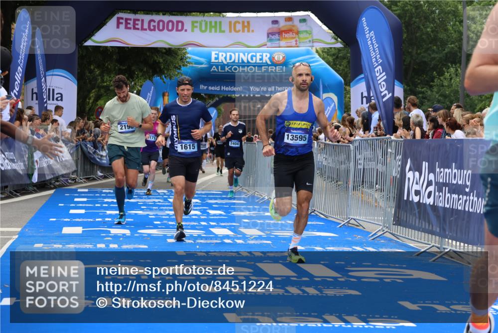 29.06.2025 - hella hamburg halbmarathon Strokosch-Dieckow http://msf.ph/oto/8451224 29.06.2025 10:37:43 Ziel 1505, 1615, 2196, 2404, 9171, 11106, 13148, 13595, 14934, 18193, 18276, 18277 meine-sportfotos.de