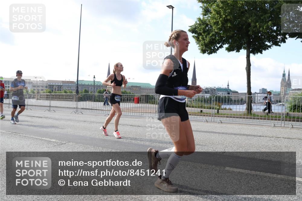 29.06.2025 - hella hamburg halbmarathon Lena Gebhardt http://msf.ph/oto/8451241 29.06.2025 09:53:59 Lombardsbrücke 19112, 14415, 1098, 1119, 1399, 1413, 1424, 1476, 1892, 1902, 2188, 2270, 2516, 2823, 2890, 2937, 3004, 3186, 3414, 3477, 3785, 4140, 4183, 4185, 4235, 4237, 4247, 4270, 4949, 5115, 5362, 5460, 5528, 5532, 5650, 6071, 6198, 6282, 6309, 6388, 6575, 6831, 6903, 7167, 7297, 7385, 7448, 7480, 7734, 8023, 8269, 8743, 8928, 9030, 9043, 9105, 9463, 9482, 9619, 9626, 9633, 9723, 9965, 10529, 10792, 11077, 11848, 11936, 12084, 13009 meine-sportfotos.de