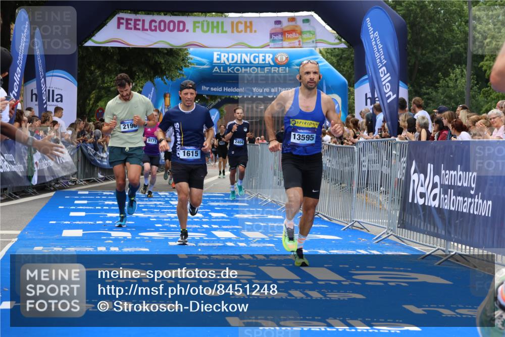 29.06.2025 - hella hamburg halbmarathon Strokosch-Dieckow http://msf.ph/oto/8451248 29.06.2025 10:37:43 Ziel 1505, 1615, 2196, 2404, 9171, 11106, 13148, 13595, 14934, 18193, 18276, 18277 meine-sportfotos.de