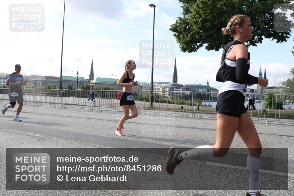 29.06.2025 - hella hamburg halbmarathon Lena Gebhardt http://msf.ph/oto/8451286 29.06.2025 09:53:59 Lombardsbrücke 19112, 14415, 1098, 1119, 1399, 1413, 1424, 1476, 1892, 1902, 2188, 2270, 2516, 2823, 2890, 2937, 3004, 3186, 3414, 3477, 3785, 4140, 4183, 4185, 4235, 4237, 4247, 4270, 4949, 5115, 5362, 5460, 5528, 5532, 5650, 6071, 6198, 6282, 6309, 6388, 6575, 6831, 6903, 7167, 7297, 7385, 7448, 7480, 7734, 8023, 8269, 8743, 8928, 9030, 9043, 9105, 9463, 9482, 9619, 9626, 9633, 9723, 9965, 10529, 10792, 11077, 11848, 11936, 12084, 13009 meine-sportfotos.de
