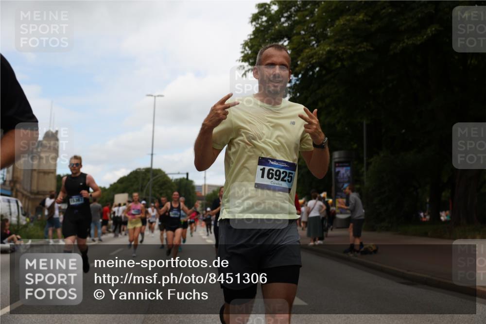 29.06.2025 - hella hamburg halbmarathon Yannick Fuchs http://msf.ph/oto/8451306 29.06.2025 11:13:49 20KM 1450, 1658, 1958, 2053, 2315, 2353, 2383, 2589, 3278, 4556, 5034, 5080, 5556, 5597, 5598, 5957, 7011, 7051, 7069, 7075, 7137, 7838, 8588, 9136, 9326, 9717, 9798, 10125, 11156, 11256, 11967, 12427, 12619, 12621, 13193, 13634, 13963, 14223, 14564, 14701, 15267, 15283, 15387, 15388, 15942, 16925, 16950, 17095, 17162, 17311, 17799, 17903, 19130 meine-sportfotos.de