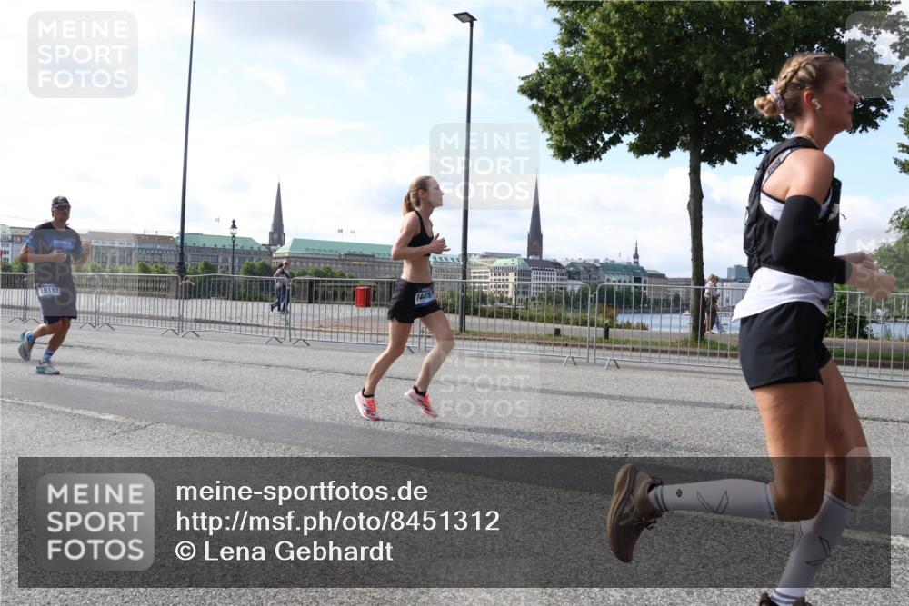 29.06.2025 - hella hamburg halbmarathon Lena Gebhardt http://msf.ph/oto/8451312 29.06.2025 09:53:59 Lombardsbrücke 19112, 1098, 1119, 1399, 1413, 1424, 1476, 1892, 1902, 2188, 2270, 2516, 2823, 2890, 2937, 3004, 3186, 3414, 3477, 3785, 4140, 4183, 4185, 4235, 4237, 4247, 4270, 4949, 5115, 5362, 5460, 5528, 5532, 5650, 6071, 6198, 6282, 6309, 6388, 6575, 6831, 6903, 7167, 7297, 7385, 7448, 7480, 7734, 8023, 8269, 8743, 8928, 9030, 9043, 9105, 9463, 9482, 9619, 9626, 9633, 9723, 9965, 10529, 10792, 11077, 11848, 11936, 12084, 13009 meine-sportfotos.de