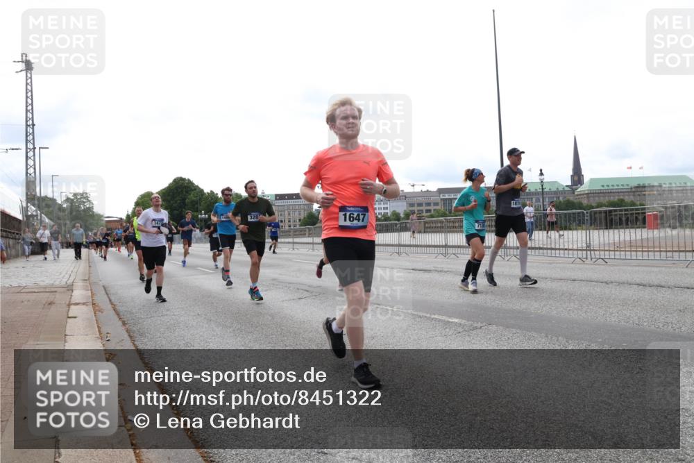 29.06.2025 - hella hamburg halbmarathon Lena Gebhardt http://msf.ph/oto/8451322 29.06.2025 10:30:54 Lombardsbrücke 328, 1647, 1472, 1059, 1472, 1647, 1773, 2097, 2268, 2505, 2569, 2754, 2755, 3131, 3281, 4198, 4561, 4575, 4819, 6195, 6344, 6556, 6620, 6787, 7071, 7120, 7351, 8757, 9576, 9830, 10989, 11981, 11984, 11988, 12384, 12460, 12461, 12627, 12687, 12688, 14095, 14216, 14421, 14803, 15299, 15466, 15589, 15757, 15789, 16504, 16791, 16864, 17224, 17463, 17509, 17742, 17966, 18362, 18795, 18860, 19052, 19226 meine-sportfotos.de