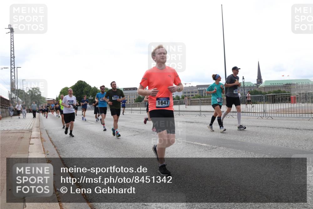 29.06.2025 - hella hamburg halbmarathon Lena Gebhardt http://msf.ph/oto/8451342 29.06.2025 10:30:54 Lombardsbrücke 3281, 1472, 1647, 7120, 1059, 1472, 1647, 1773, 2097, 2268, 2505, 2569, 2754, 2755, 3131, 3281, 4198, 4561, 4575, 4819, 6195, 6344, 6556, 6620, 6787, 7071, 7120, 7351, 8757, 9576, 9830, 10989, 11981, 11984, 11988, 12384, 12460, 12461, 12627, 12687, 12688, 14095, 14216, 14421, 14803, 15299, 15466, 15589, 15757, 15789, 16504, 16791, 16864, 17224, 17463, 17509, 17742, 17966, 18362, 18795, 18860, 19052, 19226 meine-sportfotos.de