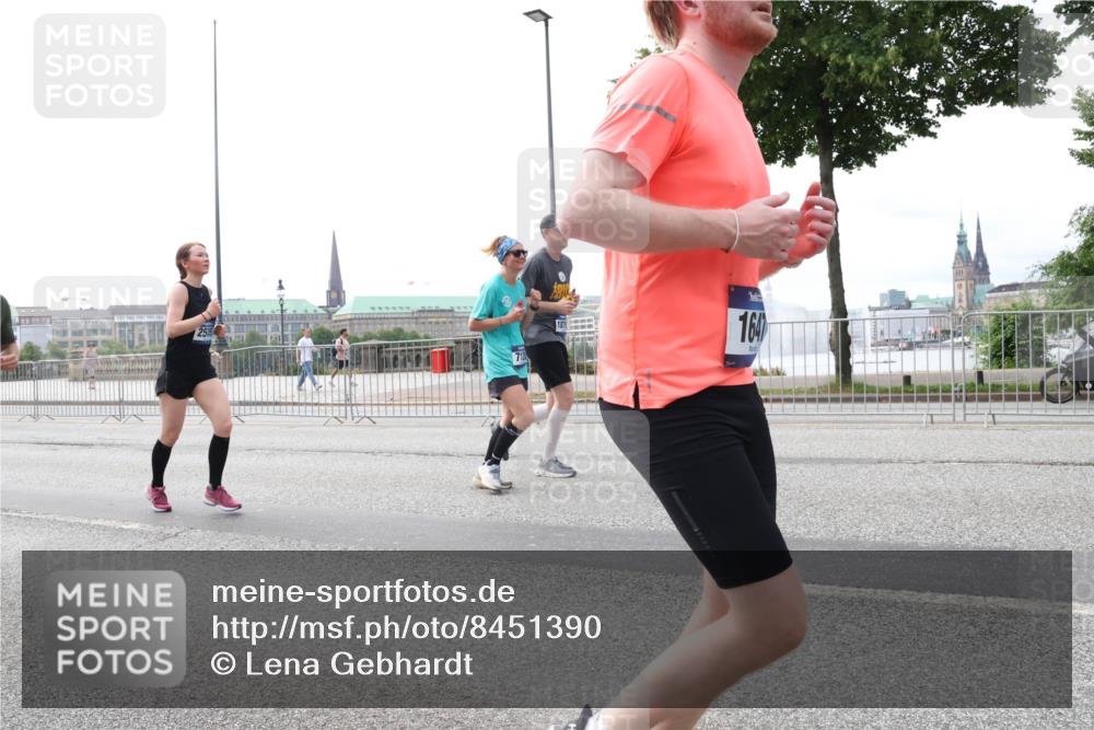 29.06.2025 - hella hamburg halbmarathon Lena Gebhardt http://msf.ph/oto/8451390 29.06.2025 10:30:55 Lombardsbrücke 2515, 164, 1059, 1472, 1647, 1773, 2097, 2268, 2505, 2569, 2754, 2755, 3131, 3281, 4198, 4561, 4575, 4819, 6195, 6344, 6556, 6620, 6787, 7071, 7120, 7351, 8757, 9576, 9830, 10989, 11981, 11984, 11988, 12384, 12460, 12461, 12627, 12687, 12688, 14095, 14216, 14421, 14803, 15299, 15466, 15589, 15757, 15789, 16504, 16791, 17224, 17463, 17509, 17742, 17966, 18362, 18795, 18860, 19052, 19226 meine-sportfotos.de