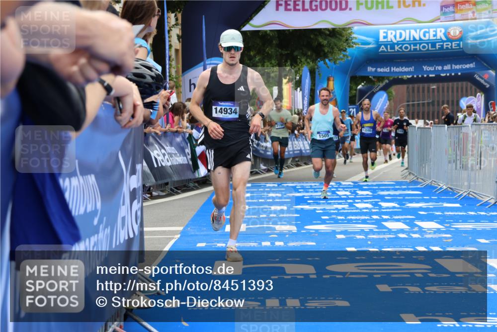 29.06.2025 - hella hamburg halbmarathon Strokosch-Dieckow http://msf.ph/oto/8451393 29.06.2025 10:37:38 Ziel 1290, 1505, 1615, 5791, 7831, 10451, 10922, 11106, 13595, 14934, 18193, 18216 meine-sportfotos.de