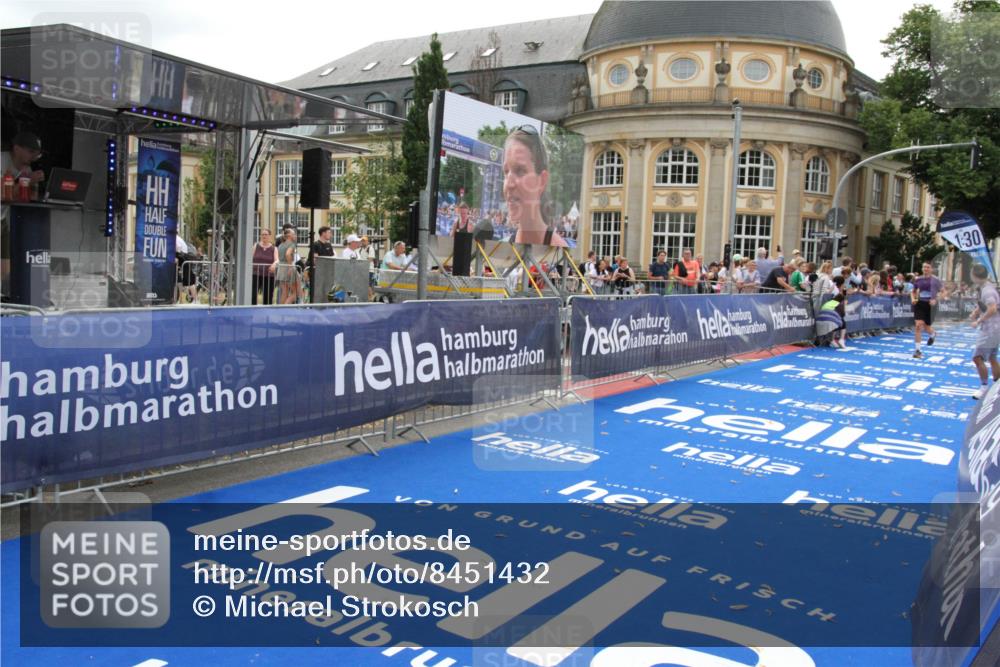 29.06.2025 - hella hamburg halbmarathon Michael Strokosch http://msf.ph/oto/8451432 29.06.2025 10:29:47 Ziel 7186, 13374, 16818 meine-sportfotos.de