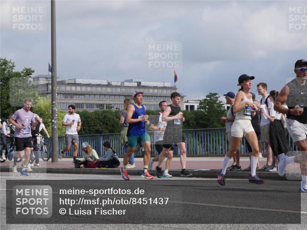 29.06.2025 - hella hamburg halbmarathon Luisa Fischer http://msf.ph/oto/8451437 29.06.2025 09:50:12 Kennedybrücke 12462, 18689, 1696, 1562, 2196, 2296, 4602, 5092, 5923, 8901, 10384 meine-sportfotos.de