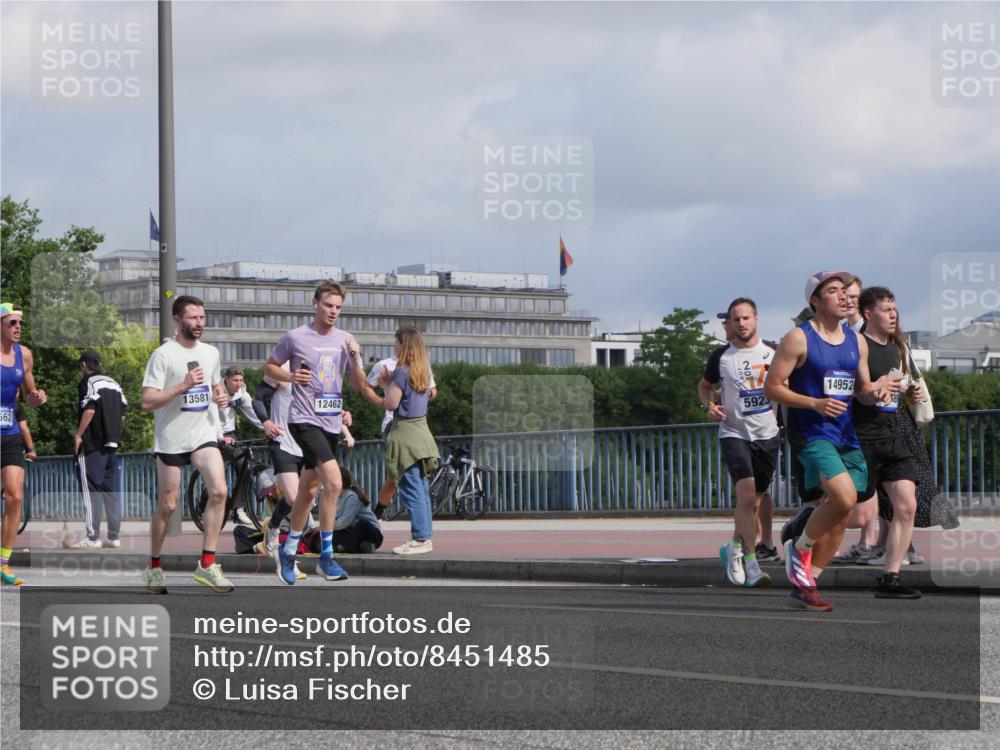 29.06.2025 - hella hamburg halbmarathon Luisa Fischer http://msf.ph/oto/8451485 29.06.2025 09:50:13 Kennedybrücke 562, 13581, 12462, 5925, 14952, 18, 1562, 2196, 2296, 4602, 5092, 5923, 8362, 8901, 10384 meine-sportfotos.de