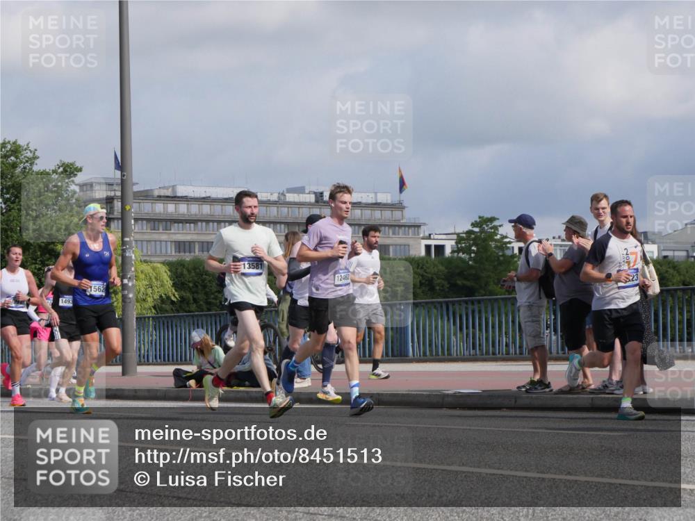 29.06.2025 - hella hamburg halbmarathon Luisa Fischer http://msf.ph/oto/8451513 29.06.2025 09:50:14 Kennedybrücke 1493, 1562, 13581, 12462, 1562, 2196, 2296, 4602, 5092, 5923, 8362, 8901, 9944, 10384 meine-sportfotos.de