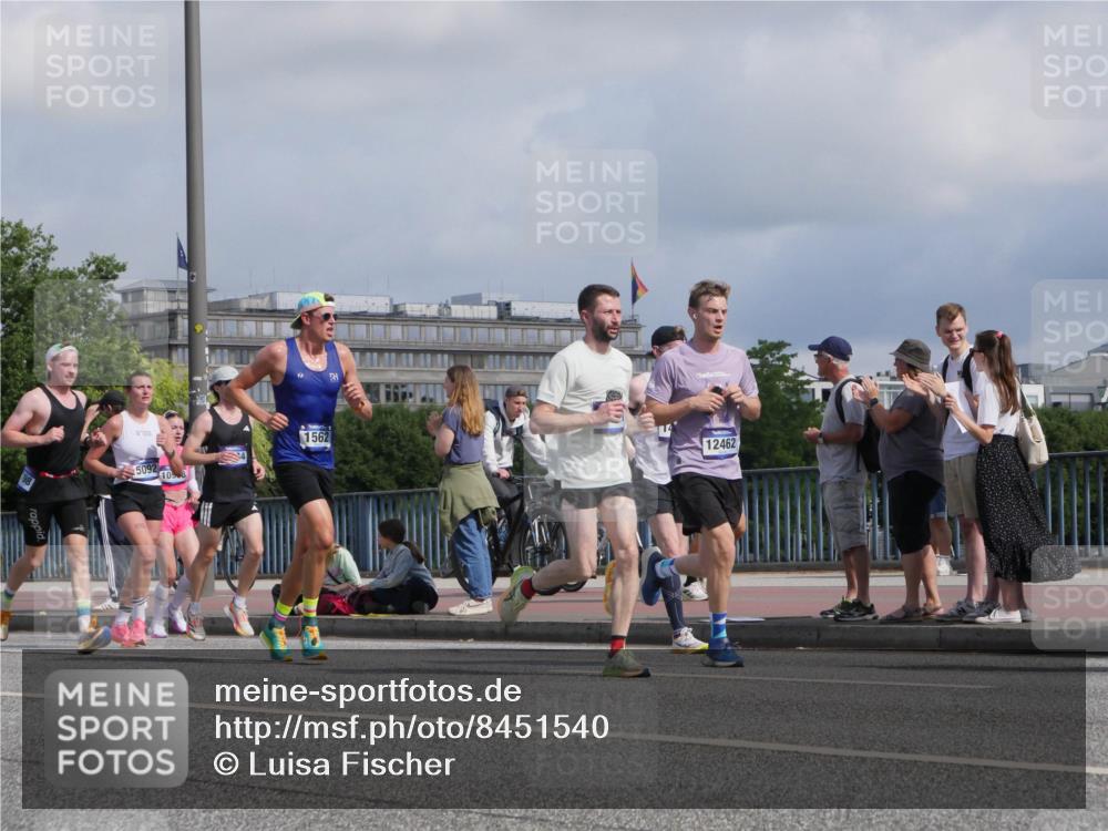 29.06.2025 - hella hamburg halbmarathon Luisa Fischer http://msf.ph/oto/8451540 29.06.2025 09:50:14 Kennedybrücke 5092, 1058, 1562, 12462, 1562, 2196, 2296, 4602, 5092, 5923, 8362, 8901, 9944, 10384 meine-sportfotos.de