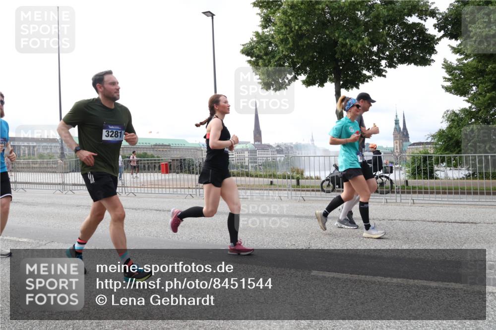 29.06.2025 - hella hamburg halbmarathon Lena Gebhardt http://msf.ph/oto/8451544 29.06.2025 10:30:56 Lombardsbrücke 3281, 1059, 1472, 1647, 1773, 2097, 2268, 2505, 2569, 2754, 2755, 3131, 3281, 4198, 4561, 4575, 4819, 6195, 6344, 6556, 6620, 6787, 7071, 7120, 7351, 8072, 8073, 8757, 9576, 9830, 10989, 11981, 11984, 11988, 12384, 12460, 12461, 12627, 12687, 14095, 14216, 14421, 14803, 15299, 15466, 15589, 15757, 15789, 16504, 16791, 17224, 17463, 17509, 17742, 17966, 18362, 18795, 18860, 19052, 19226 meine-sportfotos.de