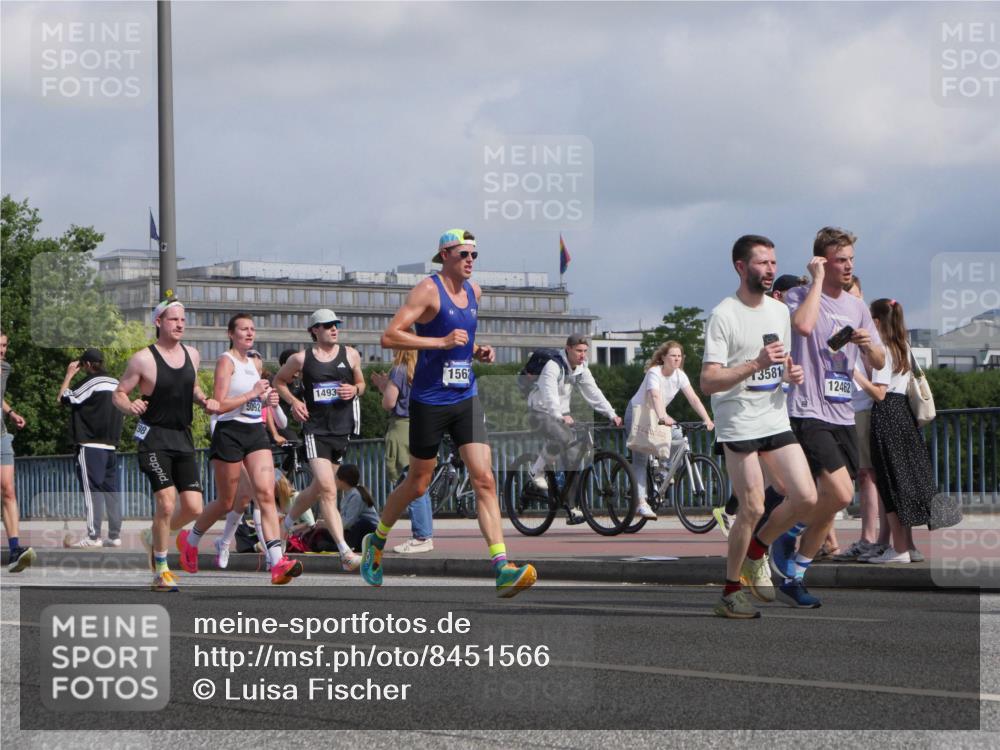 29.06.2025 - hella hamburg halbmarathon Luisa Fischer http://msf.ph/oto/8451566 29.06.2025 09:50:15 Kennedybrücke 98, 5092, 1493, 156, 3581, 12462, 1562, 2296, 4602, 5092, 5923, 8362, 8901, 9944, 10384 meine-sportfotos.de