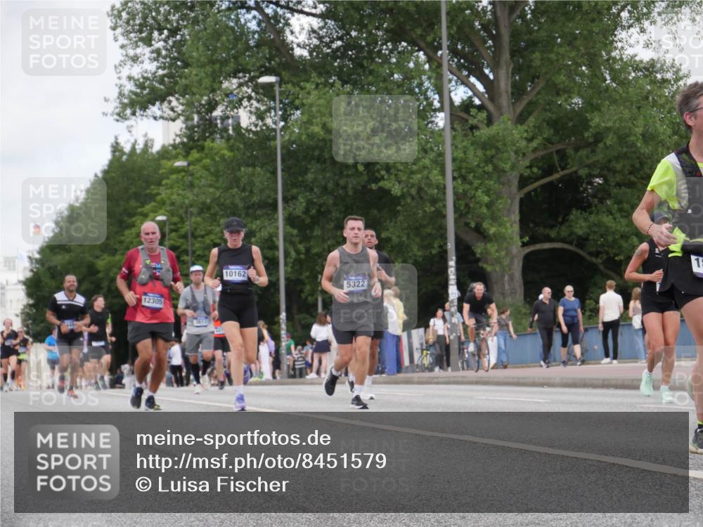 29.06.2025 - hella hamburg halbmarathon Luisa Fischer http://msf.ph/oto/8451579 29.06.2025 10:32:48 Kennedybrücke 12305, 3613, 10162, 5322, 1869, 3613, 4982, 5063, 5322, 8388, 10162 meine-sportfotos.de