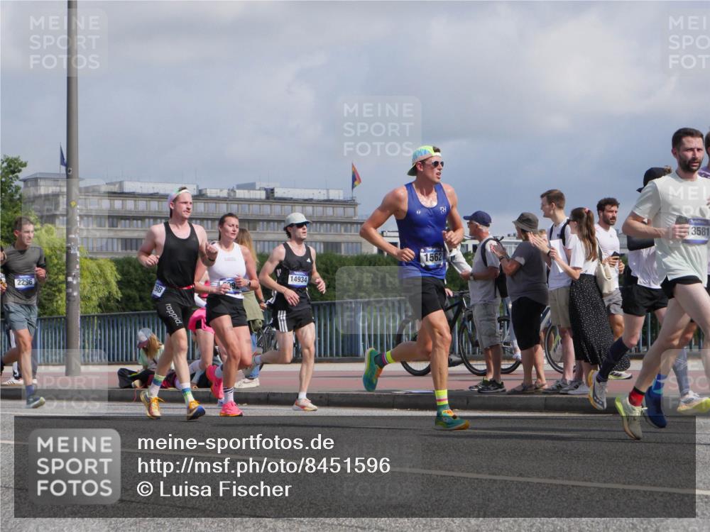 29.06.2025 - hella hamburg halbmarathon Luisa Fischer http://msf.ph/oto/8451596 29.06.2025 09:50:15 Kennedybrücke 2296, 198, 14934, 1562, 3581, 1562, 2296, 4602, 5092, 5923, 8362, 8901, 9944, 10384 meine-sportfotos.de