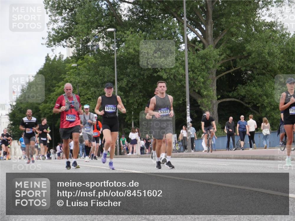 29.06.2025 - hella hamburg halbmarathon Luisa Fischer http://msf.ph/oto/8451602 29.06.2025 10:32:49 Kennedybrücke 6, 12305, 3613, 6418, 10162, 5322, 125, 1869, 3613, 4982, 5063, 5322, 8388, 10162 meine-sportfotos.de