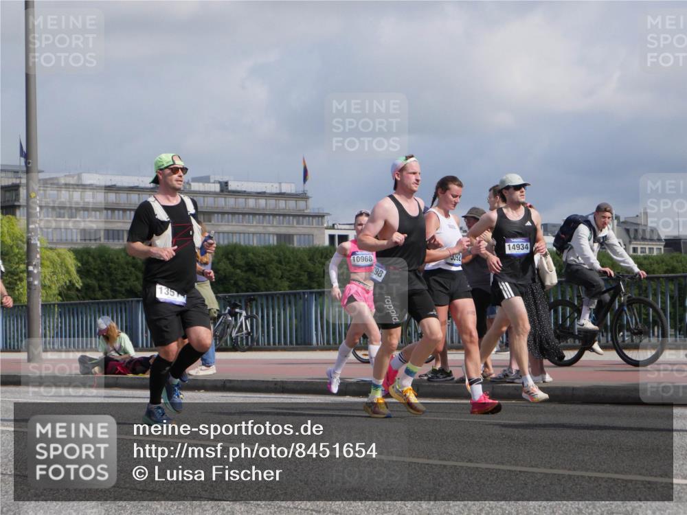 29.06.2025 - hella hamburg halbmarathon Luisa Fischer http://msf.ph/oto/8451654 29.06.2025 09:50:16 Kennedybrücke 135, 10968, 198, 14934, 5092, 1164, 1562, 1644, 2296, 5092, 5923, 8362, 8901, 9944, 10384 meine-sportfotos.de