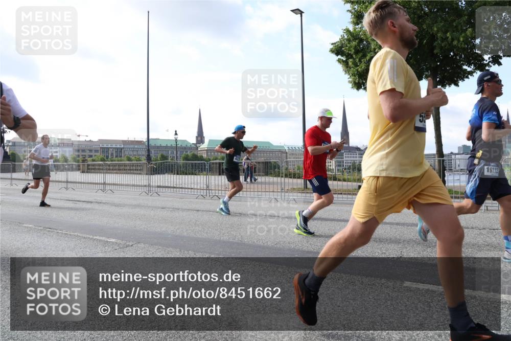 29.06.2025 - hella hamburg halbmarathon Lena Gebhardt http://msf.ph/oto/8451662 29.06.2025 09:54:01 Lombardsbrücke 5, 19112, 1098, 1119, 1399, 1413, 1424, 1476, 1892, 1902, 2098, 2188, 2270, 2516, 2823, 2842, 2890, 2937, 3004, 3186, 3414, 3477, 3785, 4029, 4140, 4183, 4185, 4235, 4237, 4247, 4270, 4949, 5115, 5362, 5528, 5532, 5650, 6071, 6198, 6309, 6388, 6575, 6831, 6903, 7167, 7297, 7385, 7448, 7480, 7734, 8023, 8269, 8743, 8928, 9030, 9043, 9105, 9463, 9482, 9619, 9626, 9633, 9723, 9965, 10529, 10792, 11077, 11848, 11936, 12084 meine-sportfotos.de