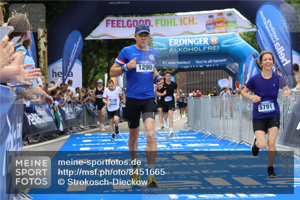 29.06.2025 - hella hamburg halbmarathon Strokosch-Dieckow http://msf.ph/oto/8451665 29.06.2025 10:37:31 Ziel 1290, 2767, 5042, 5791, 6047, 7831, 9017, 9914, 10451, 10922, 11106, 13372, 18159, 18193, 18216, 18723 meine-sportfotos.de