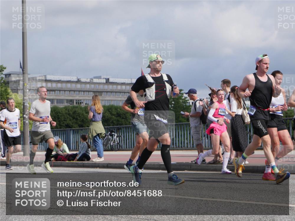 29.06.2025 - hella hamburg halbmarathon Luisa Fischer http://msf.ph/oto/8451688 29.06.2025 09:50:17 Kennedybrücke 229, 10968, 8798, 18216, 1164, 1562, 1644, 2296, 5092, 5923, 8362, 9178, 9944, 10384 meine-sportfotos.de