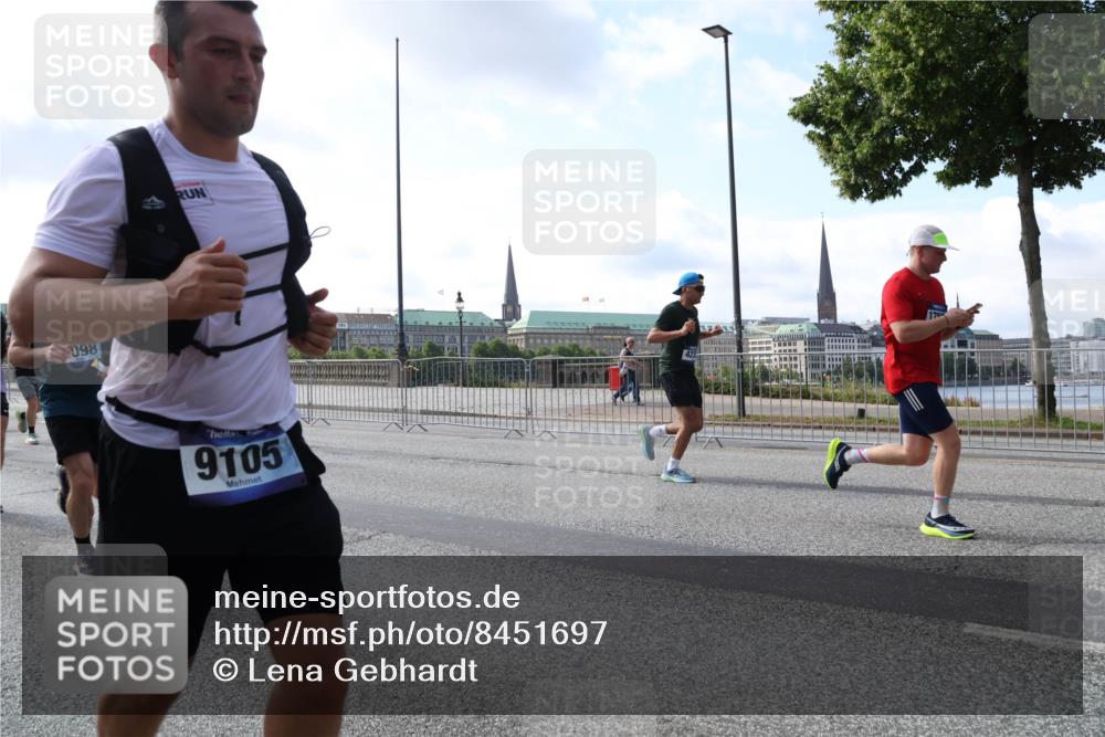29.06.2025 - hella hamburg halbmarathon Lena Gebhardt http://msf.ph/oto/8451697 29.06.2025 09:54:01 Lombardsbrücke 098, 9105, 170, 1098, 1119, 1399, 1413, 1424, 1476, 1892, 1902, 2098, 2188, 2270, 2516, 2823, 2842, 2890, 2937, 3004, 3186, 3414, 3477, 3785, 4029, 4140, 4183, 4185, 4235, 4237, 4247, 4270, 4949, 5115, 5362, 5528, 5532, 5650, 6071, 6198, 6309, 6388, 6575, 6831, 6903, 7167, 7297, 7385, 7448, 7480, 7734, 8023, 8269, 8743, 8928, 9030, 9043, 9105, 9463, 9482, 9619, 9626, 9633, 9723, 9965, 10529, 10792, 11077, 11848, 11936, 12084 meine-sportfotos.de