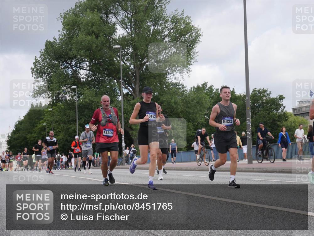 29.06.2025 - hella hamburg halbmarathon Luisa Fischer http://msf.ph/oto/8451765 29.06.2025 10:32:52 Kennedybrücke 3613, 6415, 12305, 0162, 8046, 5322, 1192, 1869, 3613, 4982, 5322, 7449, 8388, 10162 meine-sportfotos.de