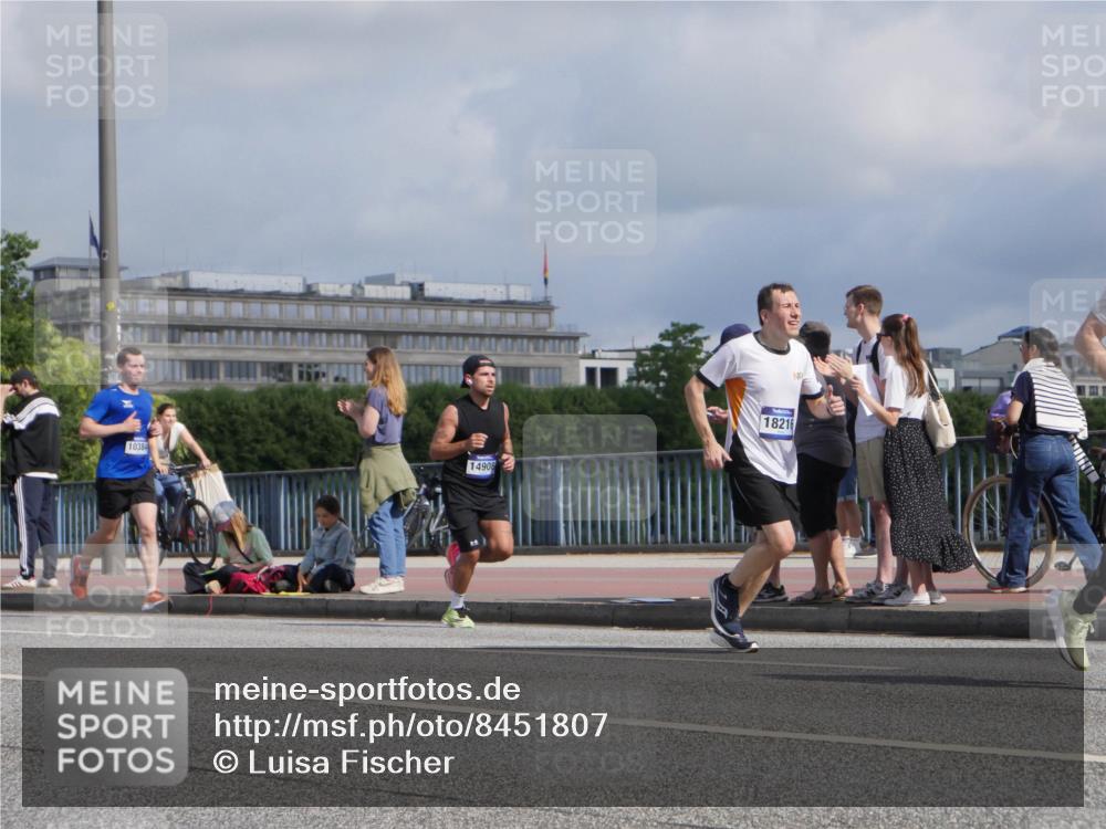 29.06.2025 - hella hamburg halbmarathon Luisa Fischer http://msf.ph/oto/8451807 29.06.2025 09:50:18 Kennedybrücke 10384, 14908, 18216, 1164, 1562, 1644, 2296, 5092, 5923, 6990, 8362, 9178, 9944, 10384 meine-sportfotos.de