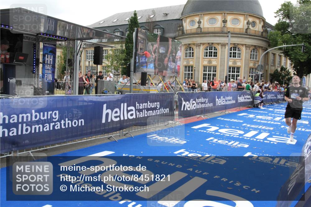 29.06.2025 - hella hamburg halbmarathon Michael Strokosch http://msf.ph/oto/8451821 29.06.2025 10:30:05 Ziel 2689, 3189, 5308, 8190, 9634, 10270, 12308, 15507, 15672, 17768 meine-sportfotos.de