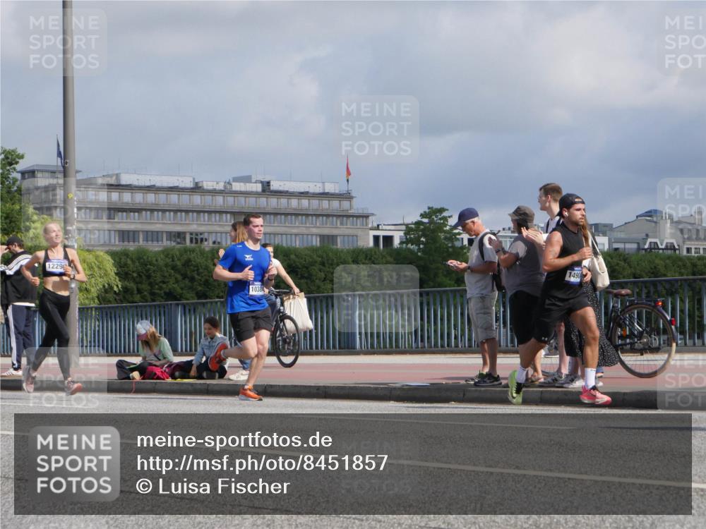 29.06.2025 - hella hamburg halbmarathon Luisa Fischer http://msf.ph/oto/8451857 29.06.2025 09:50:19 Kennedybrücke 1229, 1490, 1038, 1164, 1562, 1644, 2296, 6990, 8362, 9178, 9944, 10384 meine-sportfotos.de