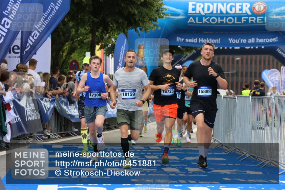 29.06.2025 - hella hamburg halbmarathon Strokosch-Dieckow http://msf.ph/oto/8451881 29.06.2025 10:37:22 Ziel 2767, 5003, 5042, 6047, 9017, 9914, 12739, 12900, 13372, 13854, 14387, 14459, 15888, 17306, 18159, 18723, 18824 meine-sportfotos.de