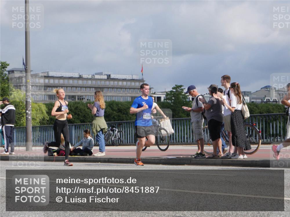29.06.2025 - hella hamburg halbmarathon Luisa Fischer http://msf.ph/oto/8451887 29.06.2025 09:50:20 Kennedybrücke 12290, 10384, 1164, 1644, 2296, 6990, 8362, 9178, 9944, 10384 meine-sportfotos.de